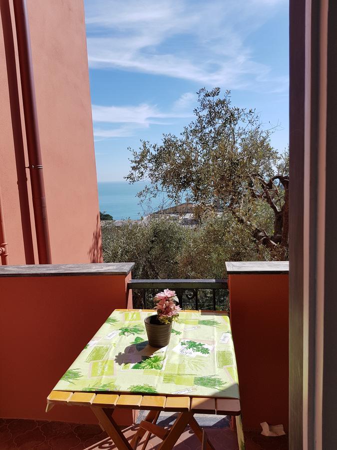 Lorenzo'S Charming Flat Monterosso al Mare Exterior photo